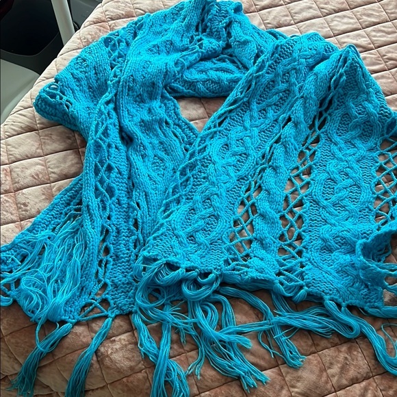 Vibrant Oversized unique Blue Knit Scarf - Picture 4 of 9